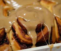 Cinnamon Rolls with Maple-Flavored Icing - 6 Pack (28 oz)